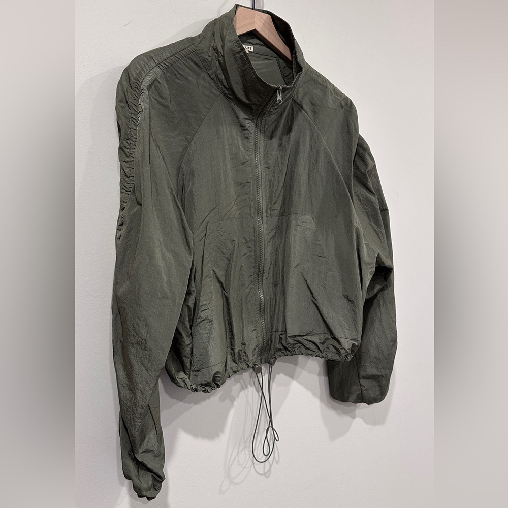Green Nylon Windbreaker Jacket With Ruched Sleeves Vital Life Size Large - Picture 4 of 9